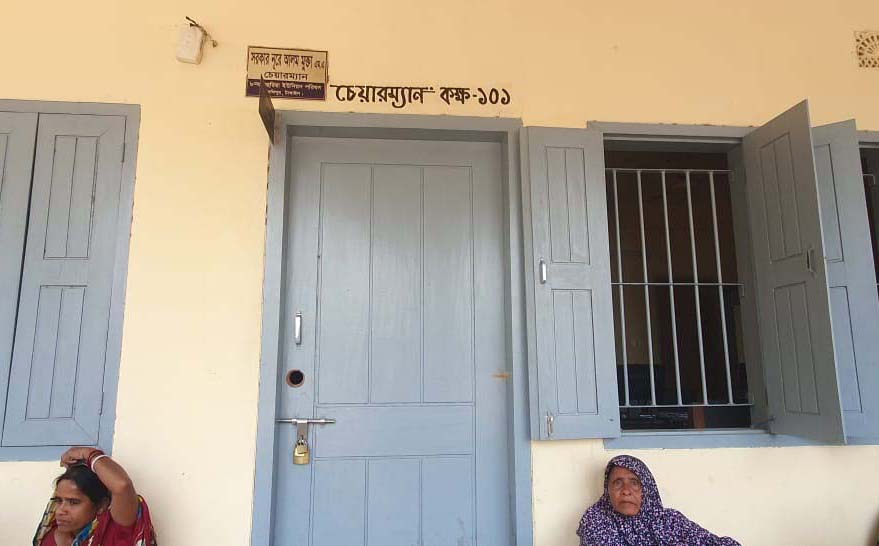 ইউপি চেয়ারম্যানের অপসারণ দাবিতে কার্যালয়ে তালা 